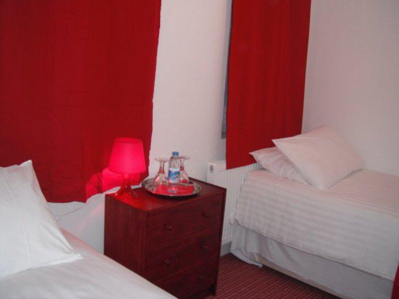 Plaza London Hotel - image 2