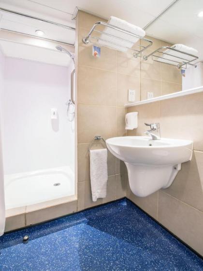 Travelodge London Central Aldgate East - image 14