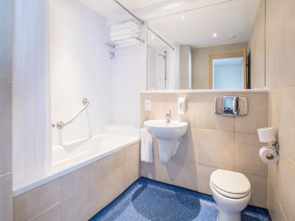 Travelodge London Central Aldgate East - image 5