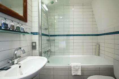 Bedford Corner Hotel - image 10