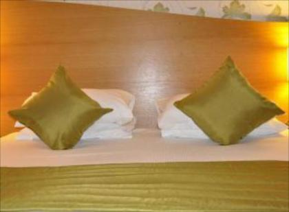 Kensington Court Hotel - image 2