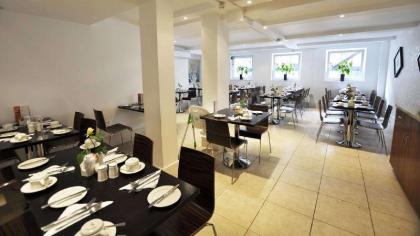 Kensington Court Hotel - image 20