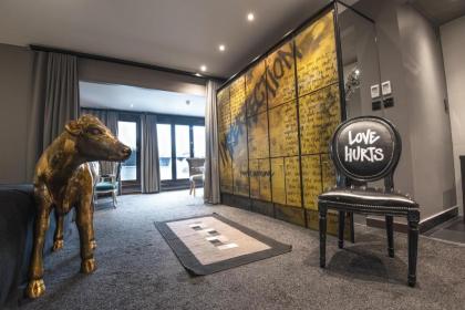 The Exhibitionist Hotel - image 16