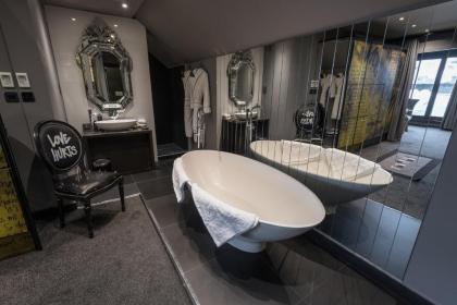 The Exhibitionist Hotel - image 17