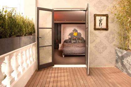 The Exhibitionist Hotel - image 2