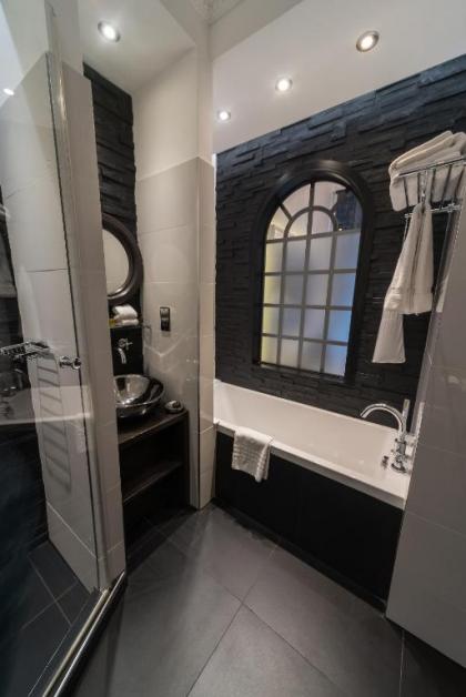 The Exhibitionist Hotel - image 20
