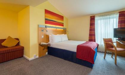 Holiday Inn Express London Swiss Cottage Hotel - image 12
