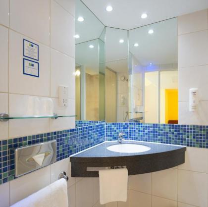 Holiday Inn Express London Swiss Cottage Hotel - image 14