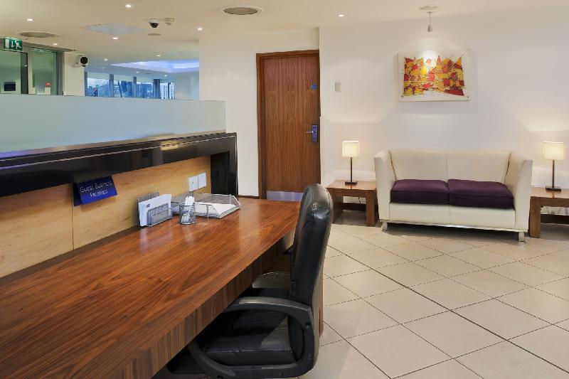 Holiday Inn Express London Swiss Cottage Hotel - image 2