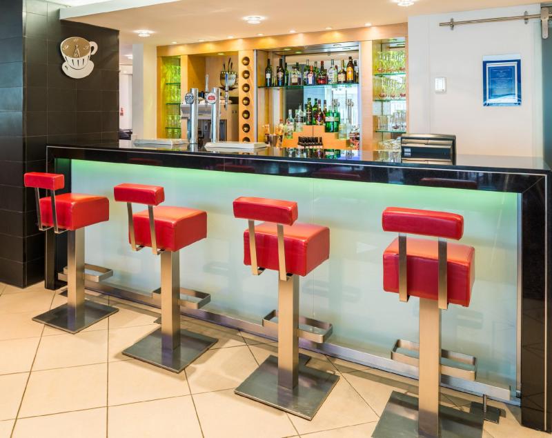 Holiday Inn Express London Swiss Cottage Hotel - image 7