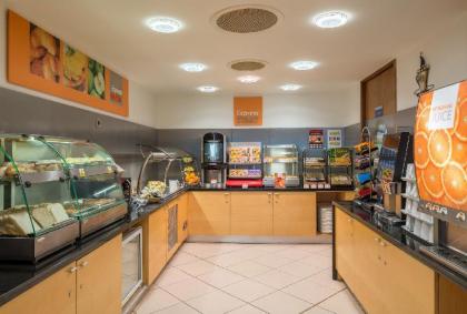 Holiday Inn Express London Swiss Cottage Hotel - image 9