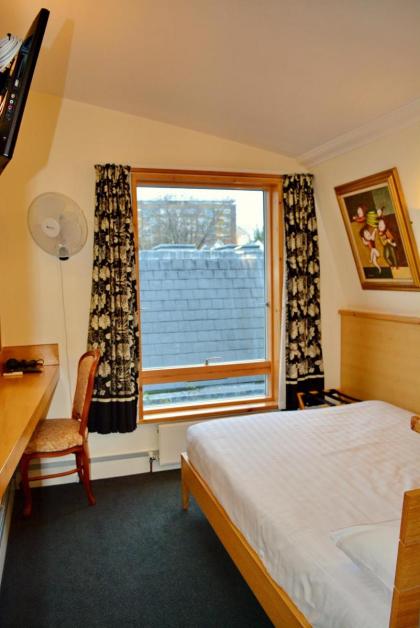 London Visitors Hotel - image 10
