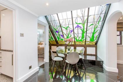 Mayfair House - image 10