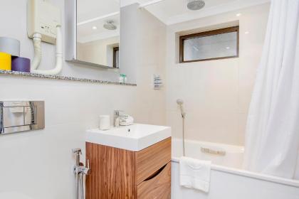 Mayfair House - image 16