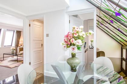 Mayfair House - image 17