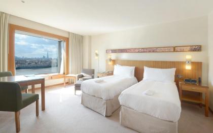 Canary Riverside Plaza Hotel - image 12