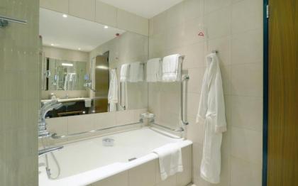 Canary Riverside Plaza Hotel - image 13