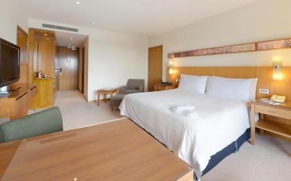 Canary Riverside Plaza Hotel - image 14