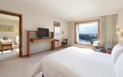 Canary Riverside Plaza Hotel - image 17