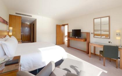 Canary Riverside Plaza Hotel - image 18