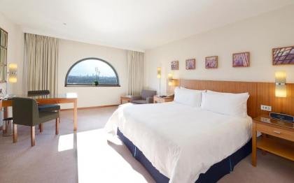 Canary Riverside Plaza Hotel - image 19