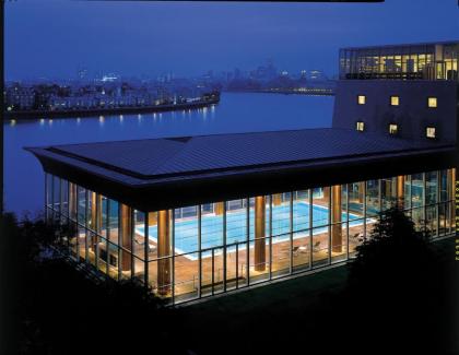 Canary Riverside Plaza Hotel - image 3