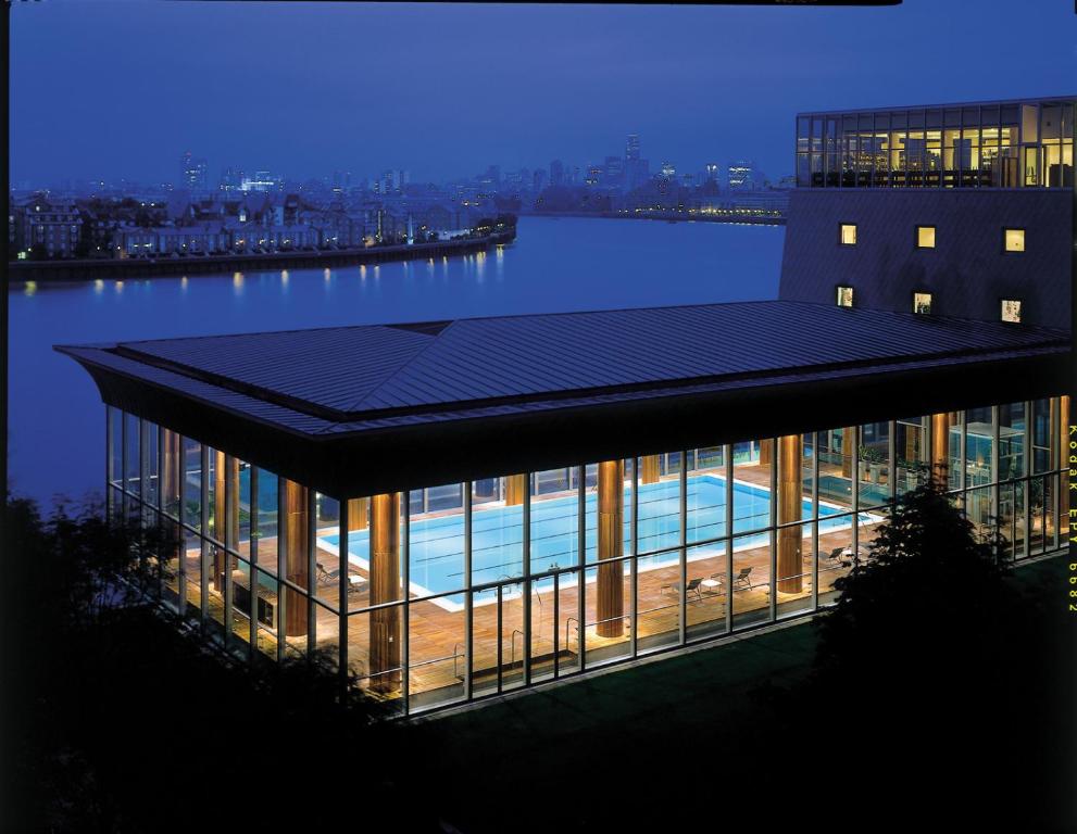 Canary Riverside Plaza Hotel - image 3