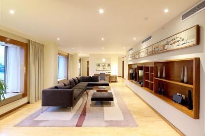 Canary Riverside Plaza Hotel - image 5
