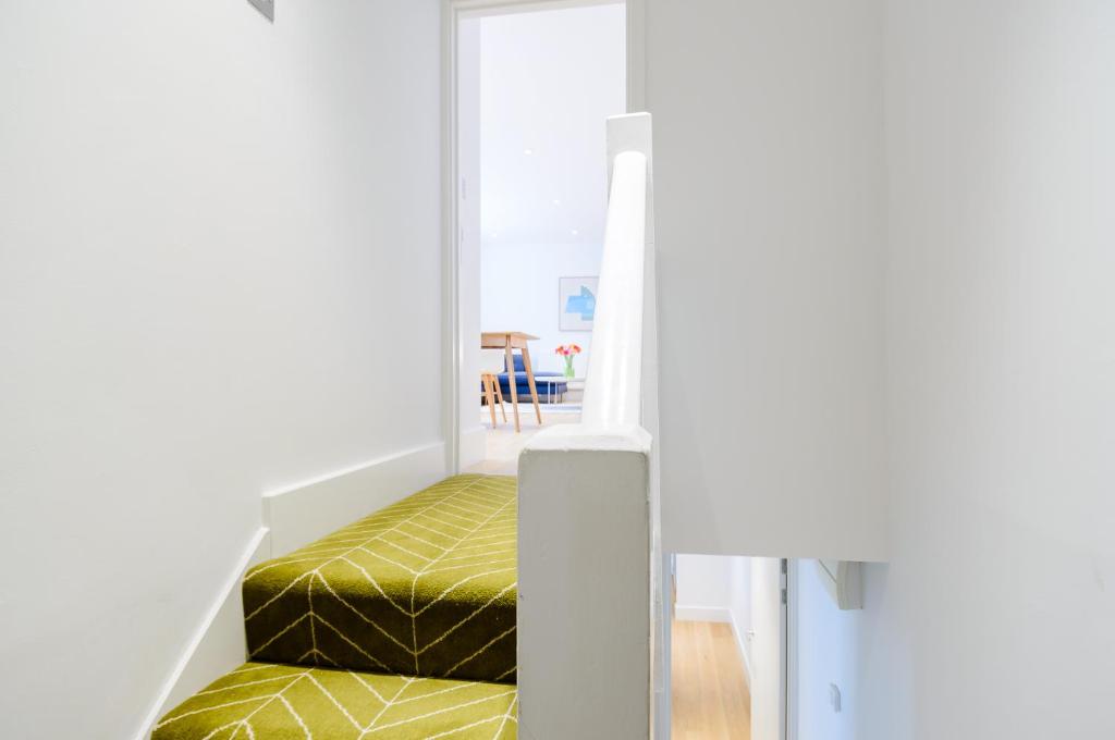 Native Fulham - image 4