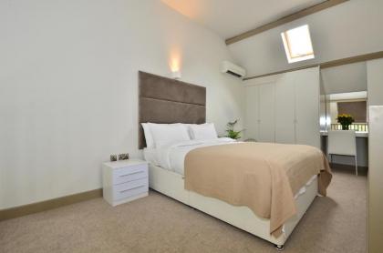 Arch Hotel - image 13