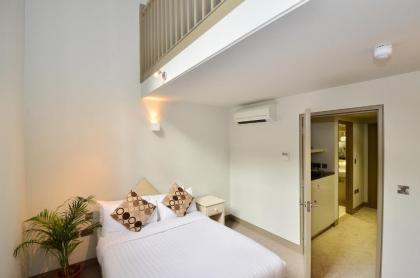 Arch Hotel - image 18