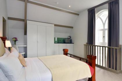 Arch Hotel - image 20