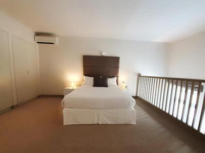 Arch Hotel - image 5