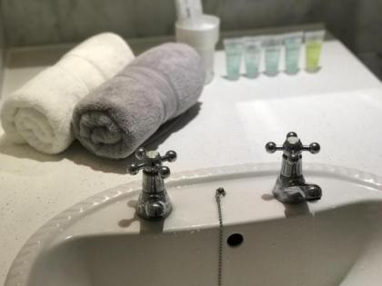 Knightsbridge House Apartment - image 24