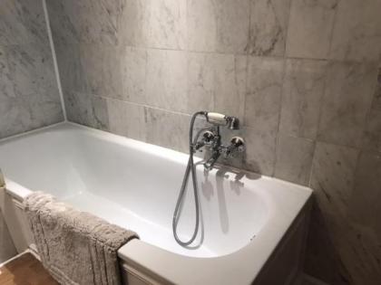 Knightsbridge House Apartment - image 25