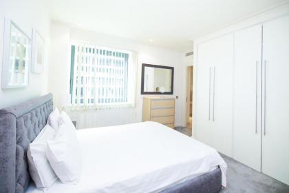 Horizon Canary Wharf Apartments - image 11