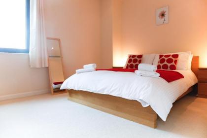 Horizon Canary Wharf Apartments - image 13