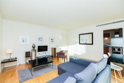 Horizon Canary Wharf Apartments - image 3