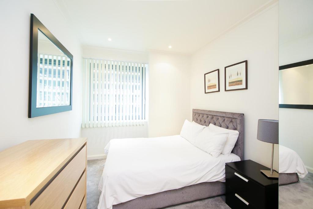 Horizon Canary Wharf Apartments - image 7