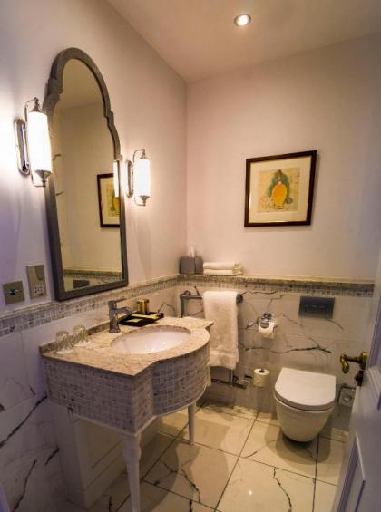St Paul's Hotel - image 12