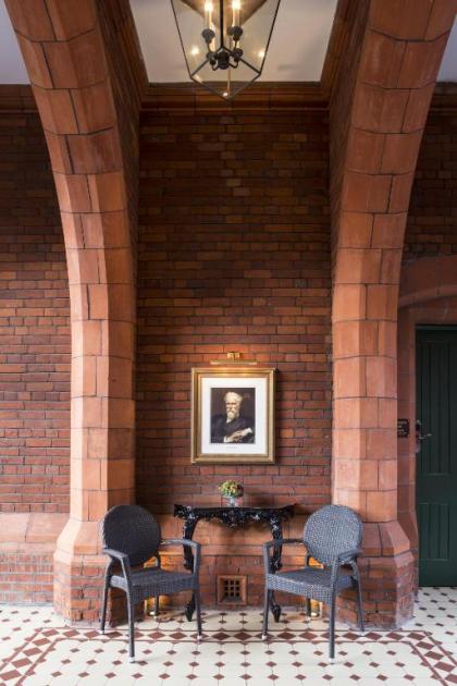 St Paul's Hotel - image 20
