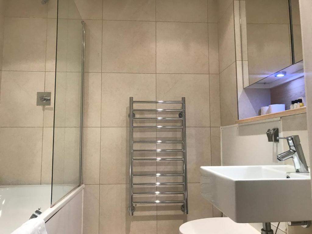 Tower Hill Serviced Apartments - image 5