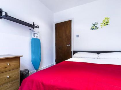 Aldgate Flats - image 1