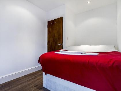 Aldgate Flats - image 11