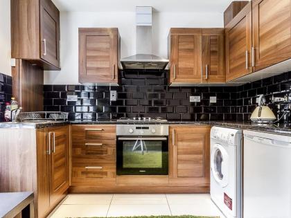 Aldgate Flats - image 8