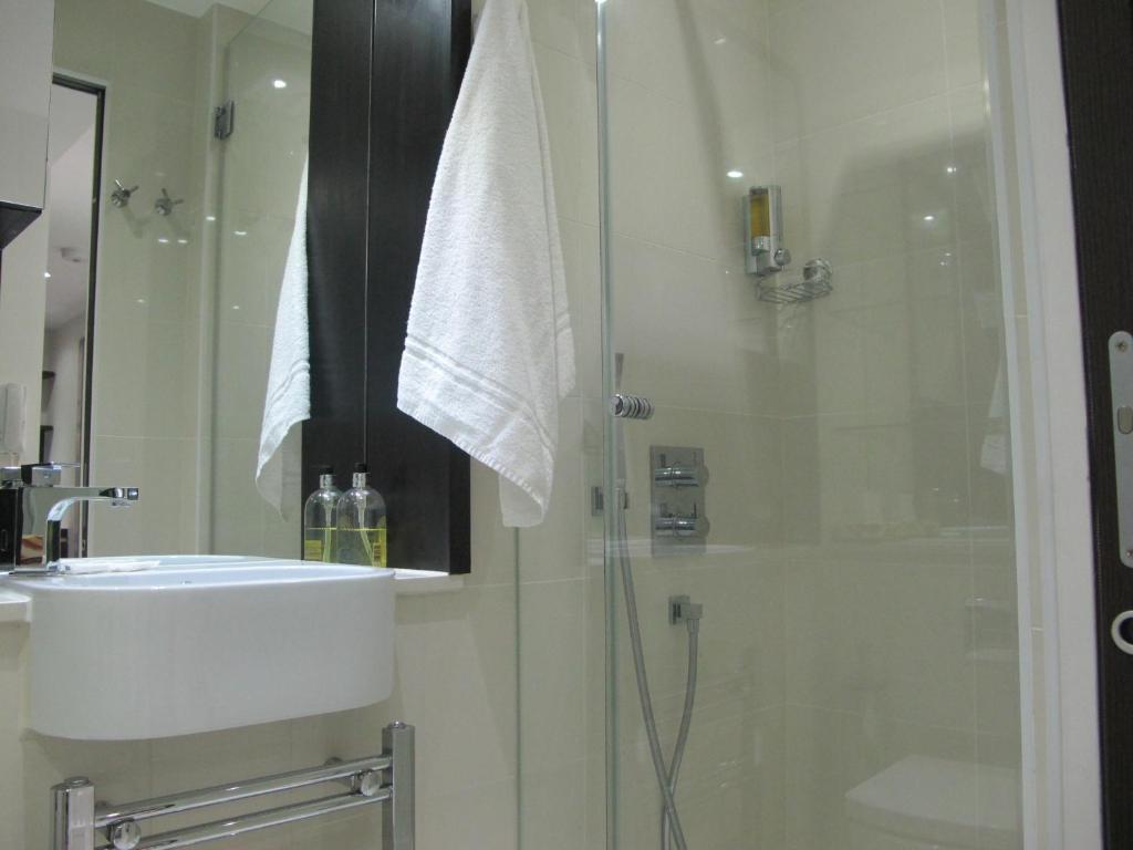 BLOOMSBURY APARTMENTS - image 4