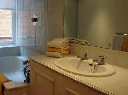 A Home To Rent at Chelsea - The Fulham Apartment - image 2