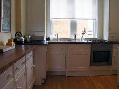 A Home To Rent at Chelsea - The Fulham Apartment - image 3
