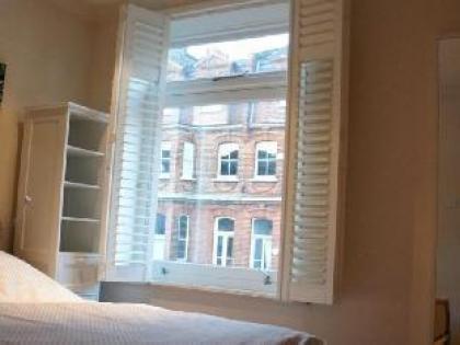 A Home To Rent at Chelsea - The Family Apartment - image 11