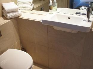 A Home To Rent at Chelsea - The Family Apartment - image 2